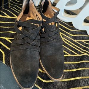 New Seychelles genuine suede booties size 6